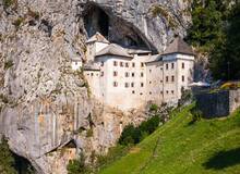 Bezoek grot van Postojna en Predjama kasteel vanuit Ljubljana