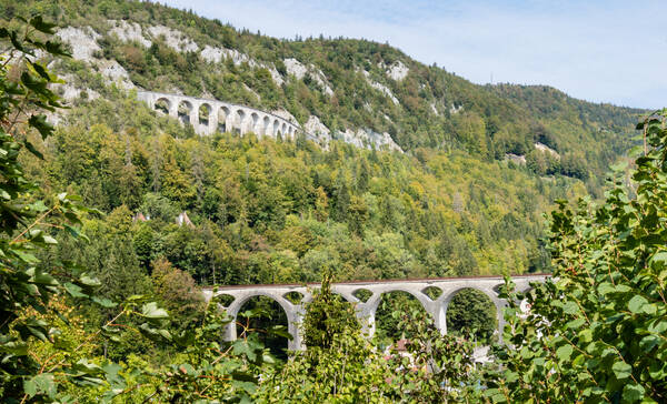 Treinroute La Ligne des Hirondelles, regionaal natuurpark Haut-Jura