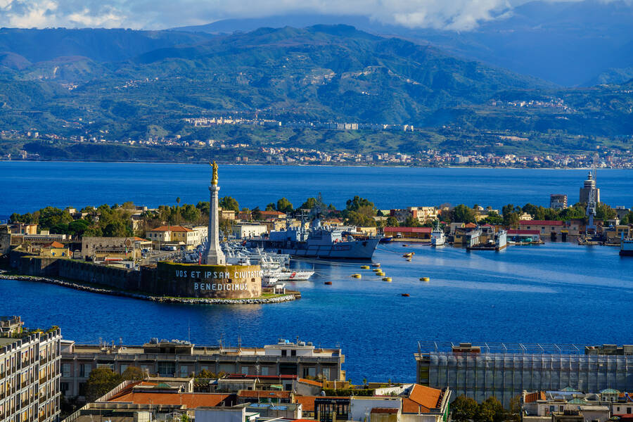 De haven van Messina